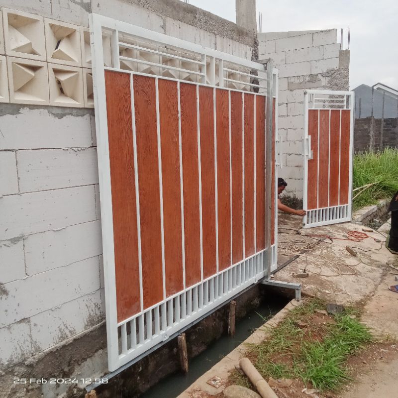 Pintu Pagar GRC Motif Kayu Minimalis