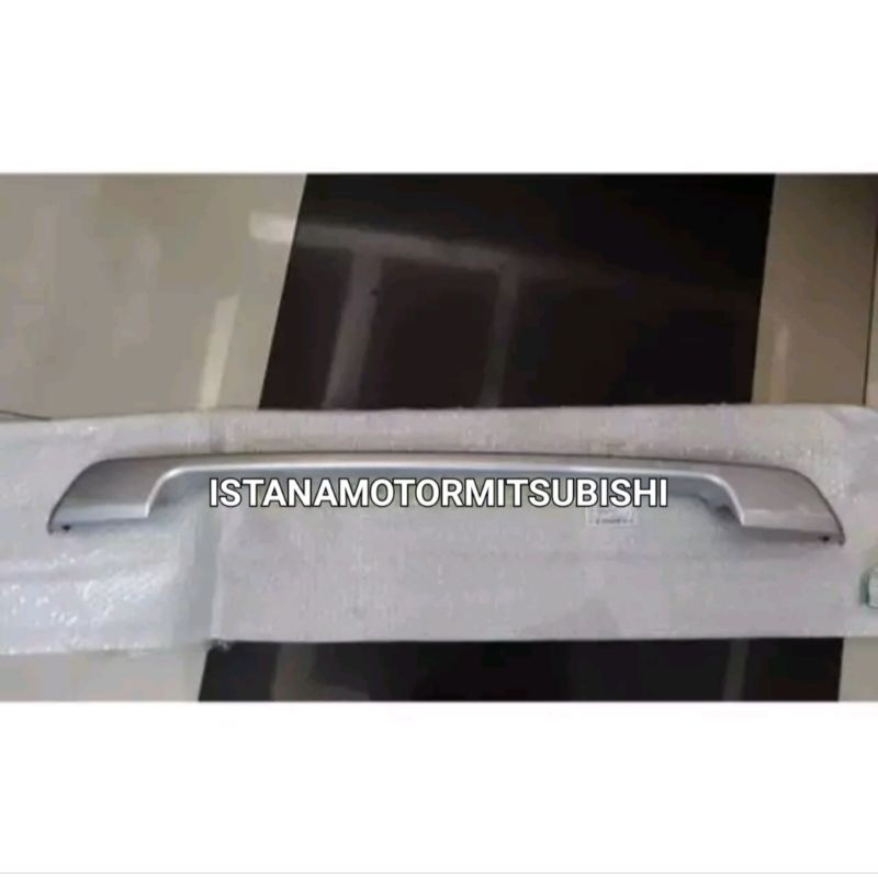Garnish Silver Bumper Bemper Depan Original Asli Mitsubishi Pajero Sport 2014 2015