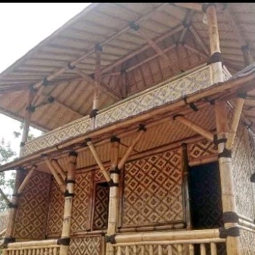Rumah bambu tingkat dengan atap genteng metal pasir/ rumah bambu siap pasang