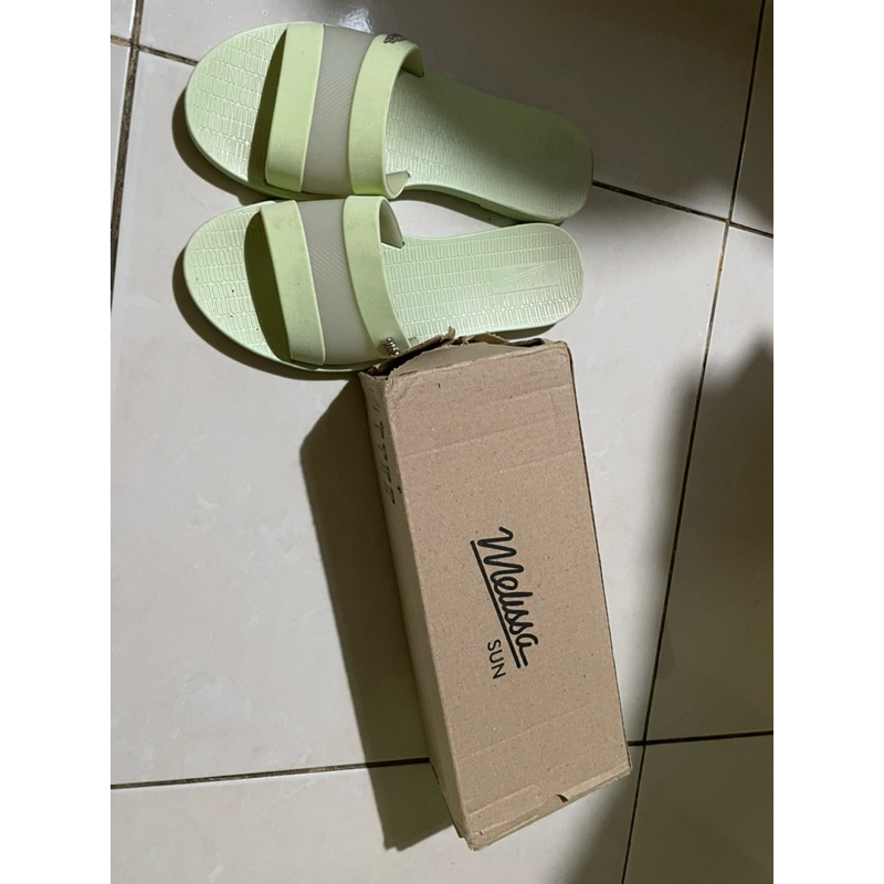 preloved sandal melissa 37