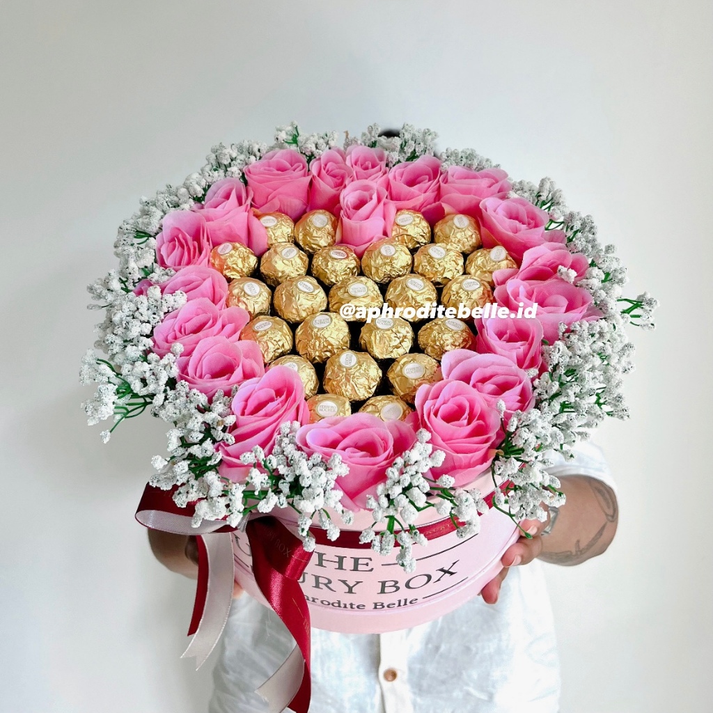 

Bloombox Ferrero Rose Premium / Hadiah Box Bunga Coklat Hari Ibu / Hari Ulang Tahun Box