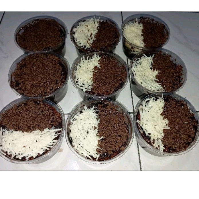 

Brownies Lumer Varian toping Keju, Kacang Dan Coklat