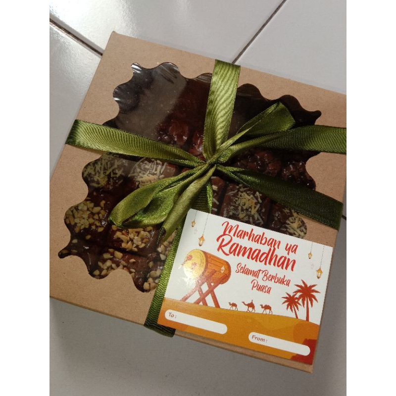 

Hampers Kue/ Hampers Brownies Ramadhan Idul Fitri