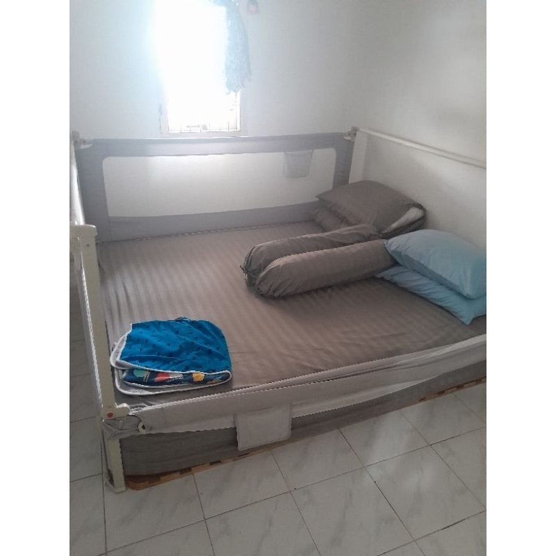Preloved Pagar Bayi Bed Rail Skida 1 set (3pcs) Kasur ukuran 180x200 Warna Grey