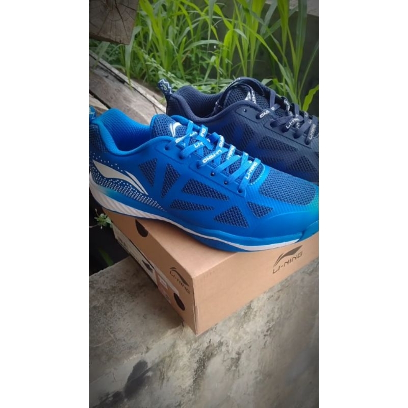 Sepatu Lining Ultra Fly II