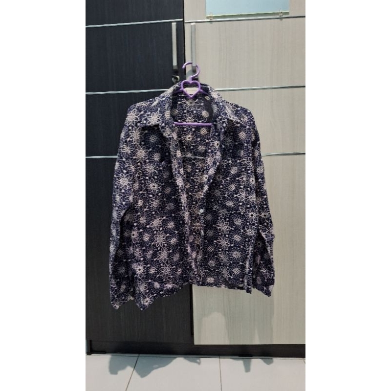 Preloved Arascarf Embrodiered lace shirt