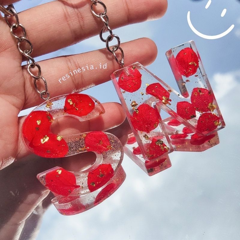 GANTUNGAN KUNCI RESIN,GANTUNGAN KUNCI HURUF, MOTIF KELOPAK BUNGA