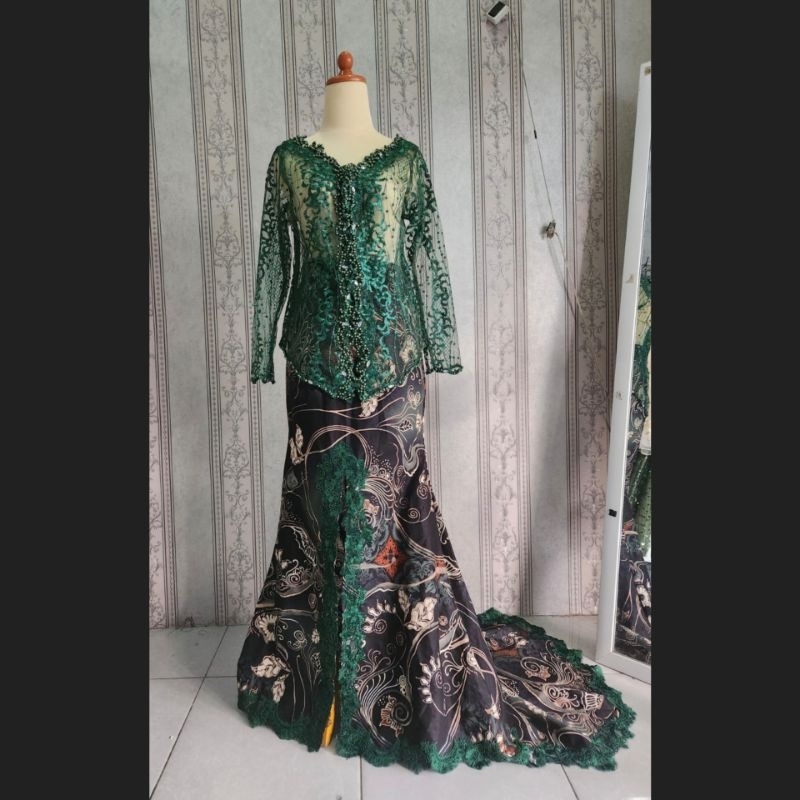 kebaya batik modern mewah / baju wisuda murah / gaun pengantin