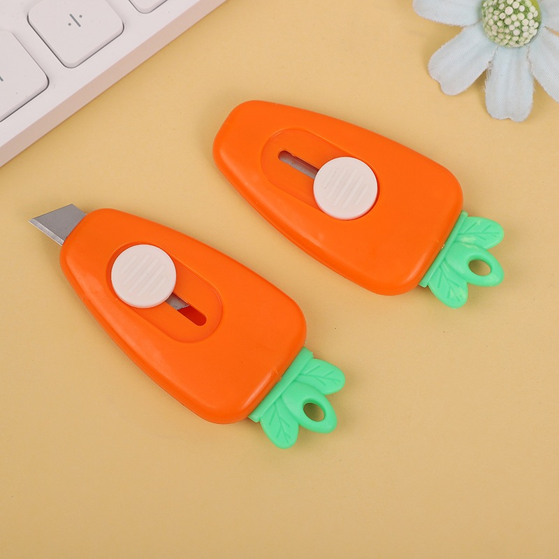 

Pisau Kecil Motif Wortel * Cutter Mini Carrot * Pisau Cutter Serbaguna