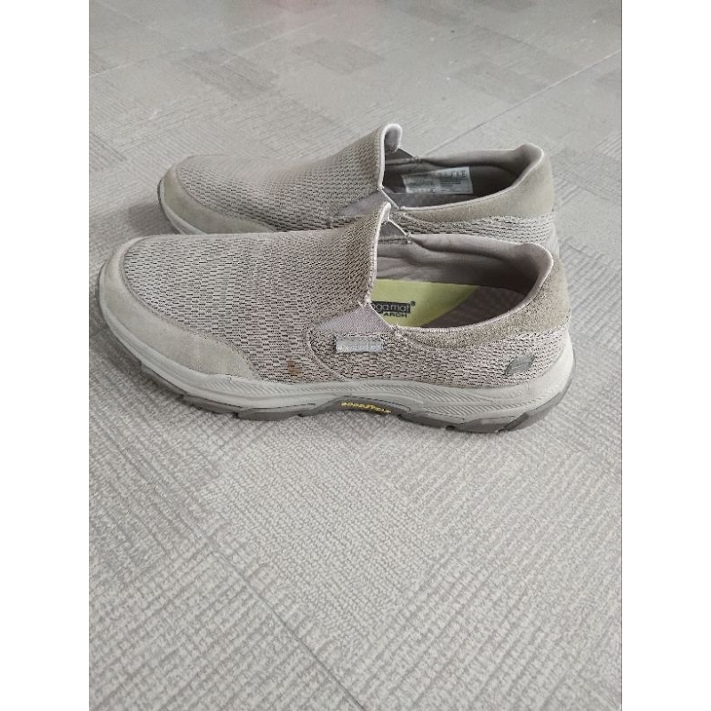 Sepatu Skechers Goodyear