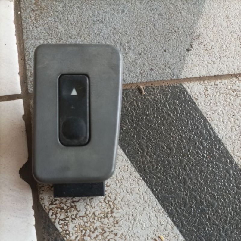 Saklar pw penumpang Kanan Timor