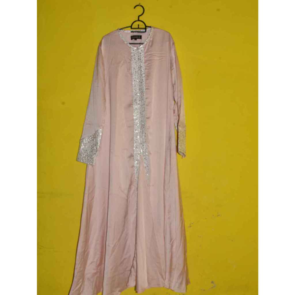 1 SET GAMIS DAN KHIMAR PRELOVED BAGUS - MEREK SARAH VI