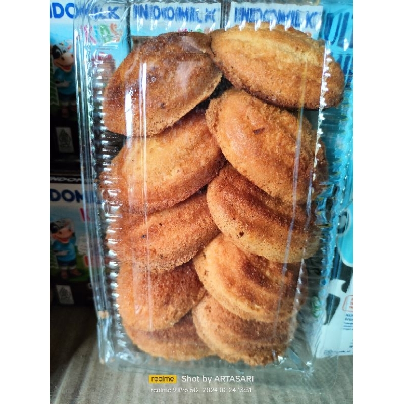 

kue bolu kering