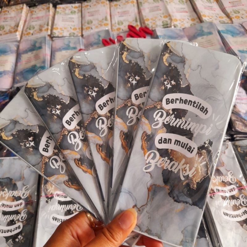 

1 PACK (10 LEMBAR) AMPLOP JUMBO MOTIF ASTHETIC