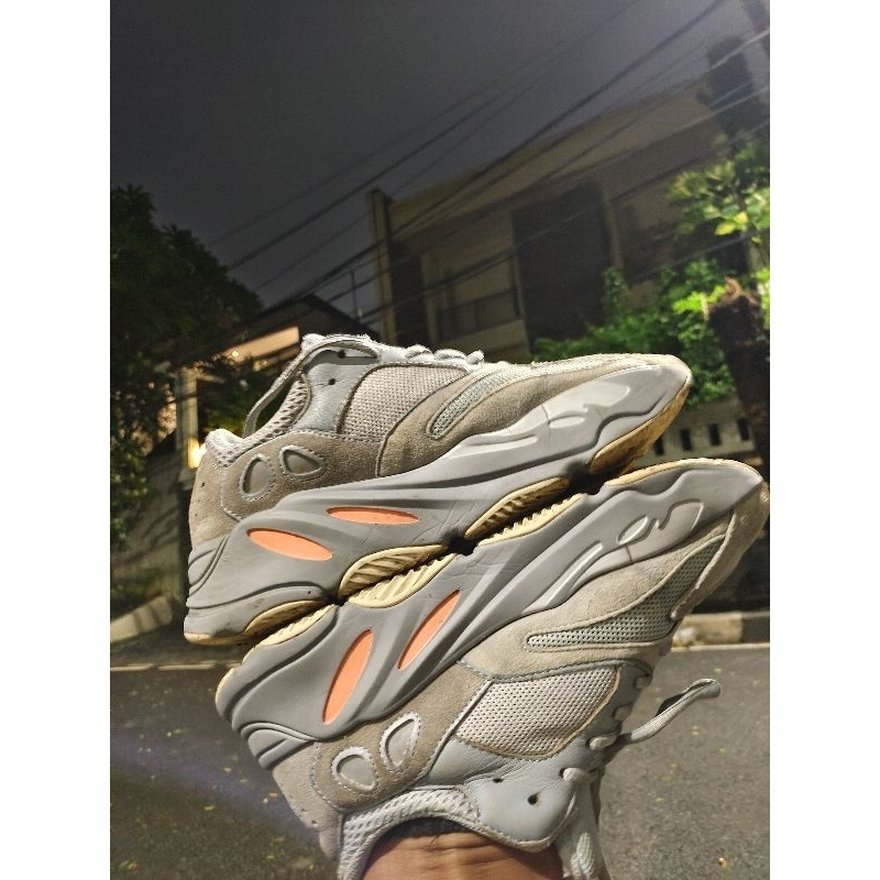 Adidas Yeezy boost 700