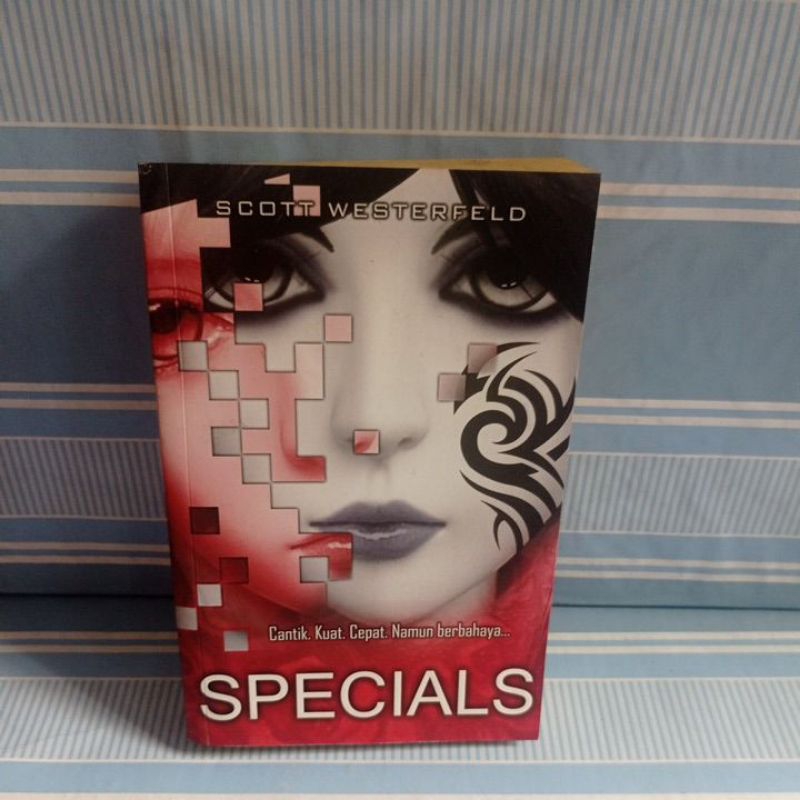 SPECIALS by Scott westerfeld