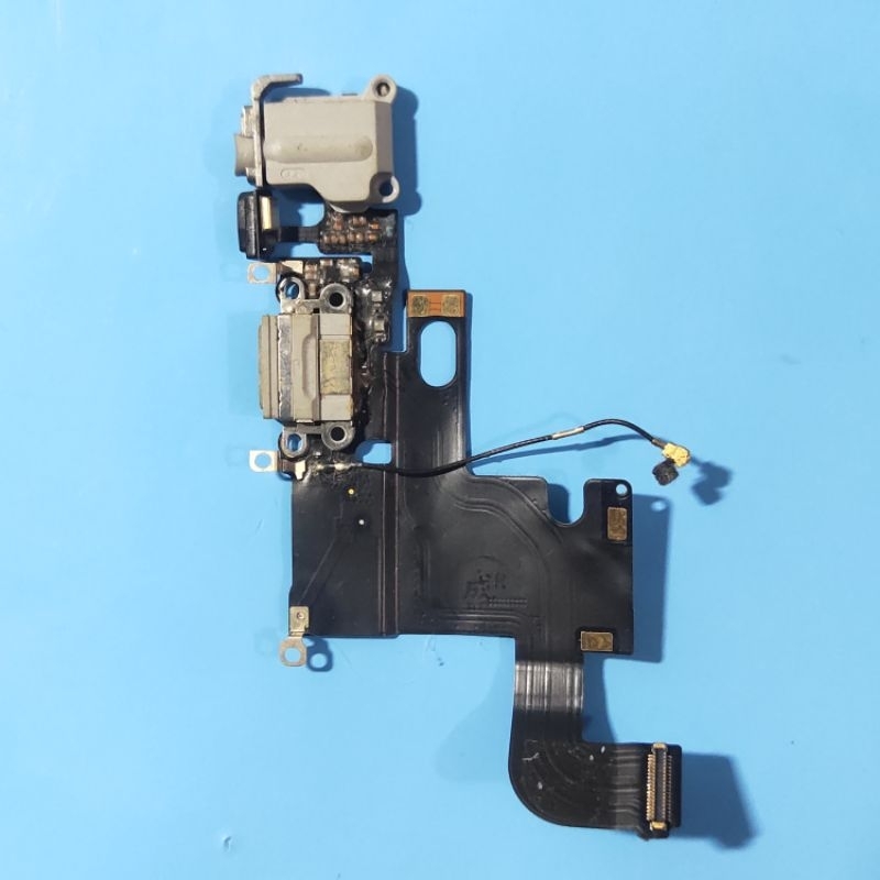 KONEKTOR CAS CHARGER CARGER PLUS KABEL ANTENA SINYAL IPHONE 6 ORIGINAL COPOTAN