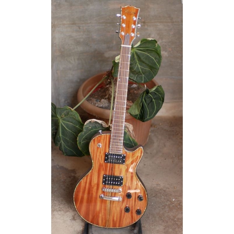 Gitar BERYGUITAR Model LessPaul Full Binding Abalone.