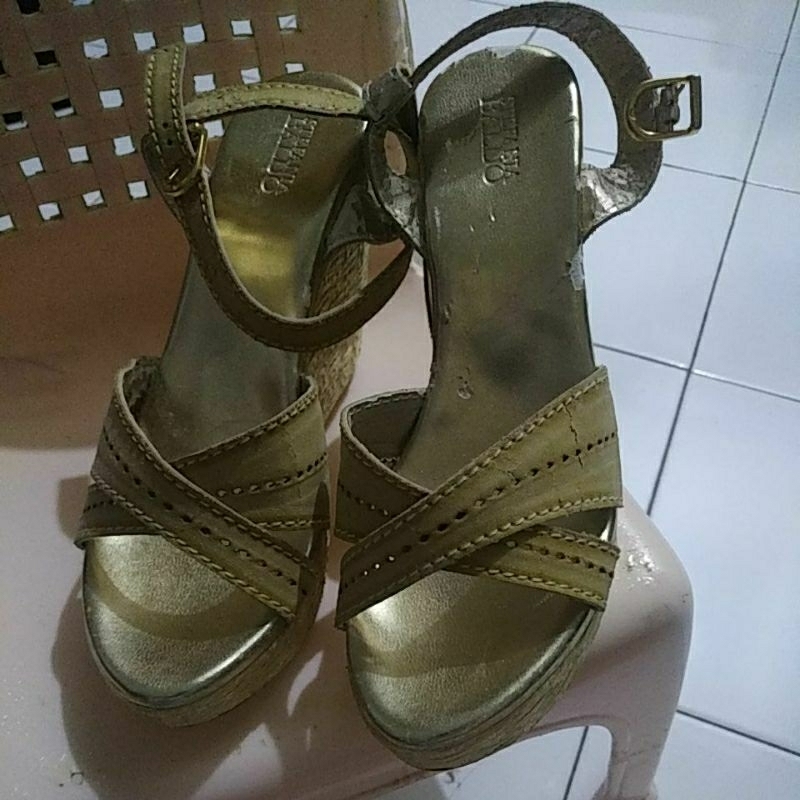 preloved sepatu wedges