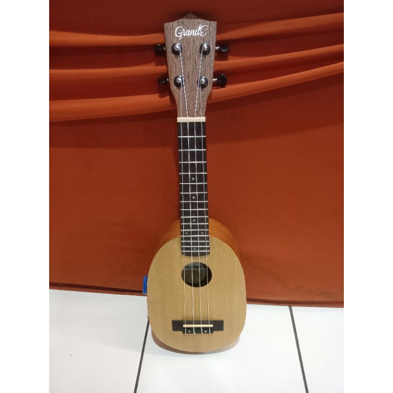 ukulele grande