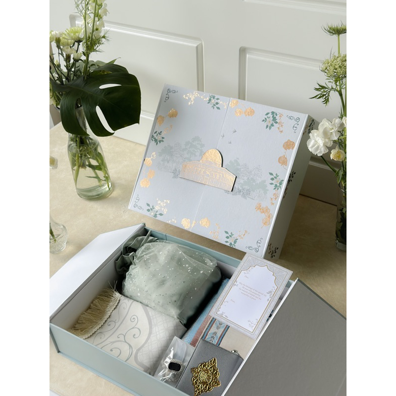 

Mecca Hampers / hampers idul fitri / hampers lebaran / eid hampers / hampers alat ibadah / eid hampers / hampers sajadah / hampers mukena