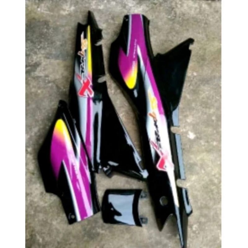 Cover body supra x lama bahan tebal,,cover body+pad body belakang+bok aki+striping supra x lama komp