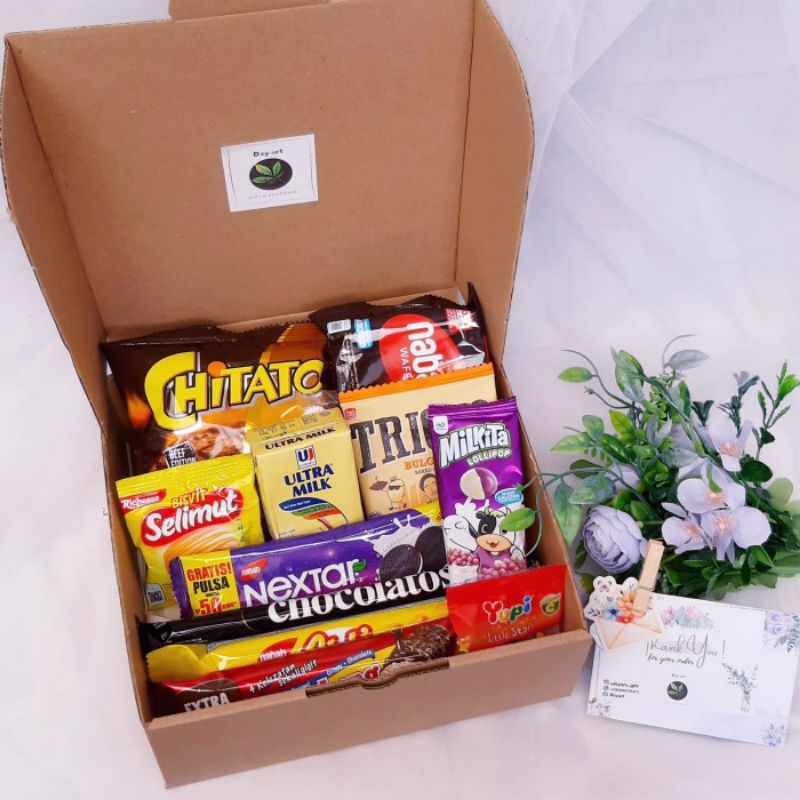 

SNACK GIFT BOX BY DAILY SHOP