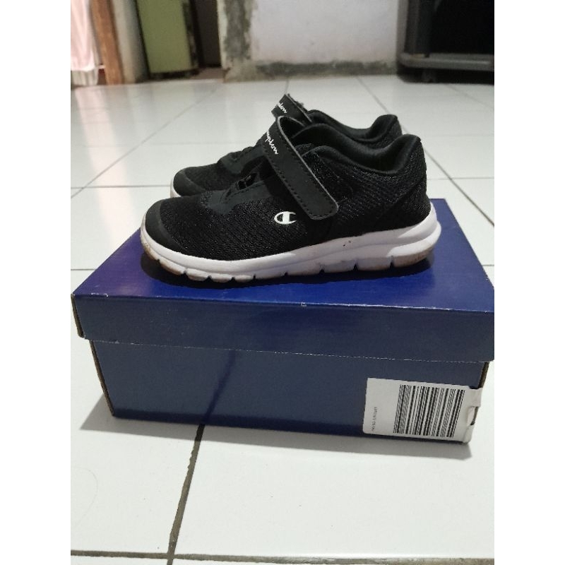 sepatu anak champion