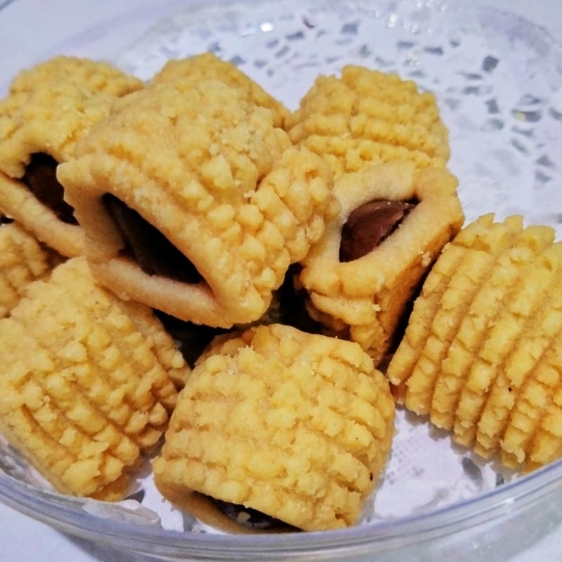 

kue lebaran CHOCO ALMOND COOKIES toples bulat 250gr / 500 gr