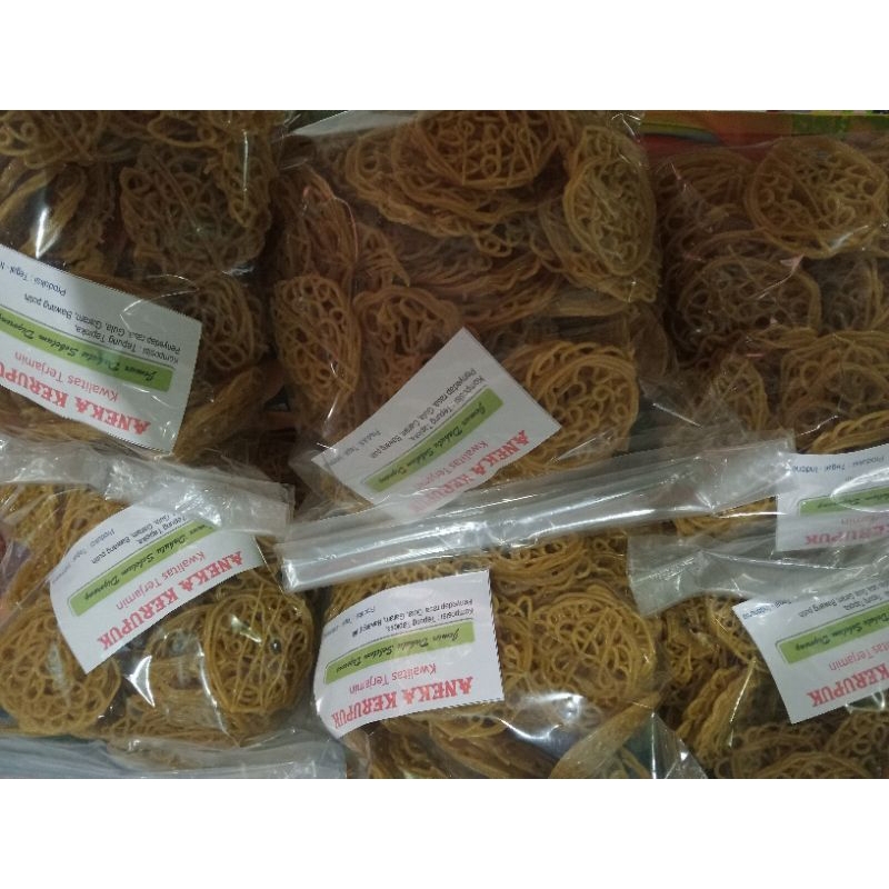 

Kerupuk mie ciplok mentah