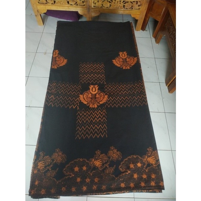 Batik cap Tirto Tejo Ceplok Kusuma Keris