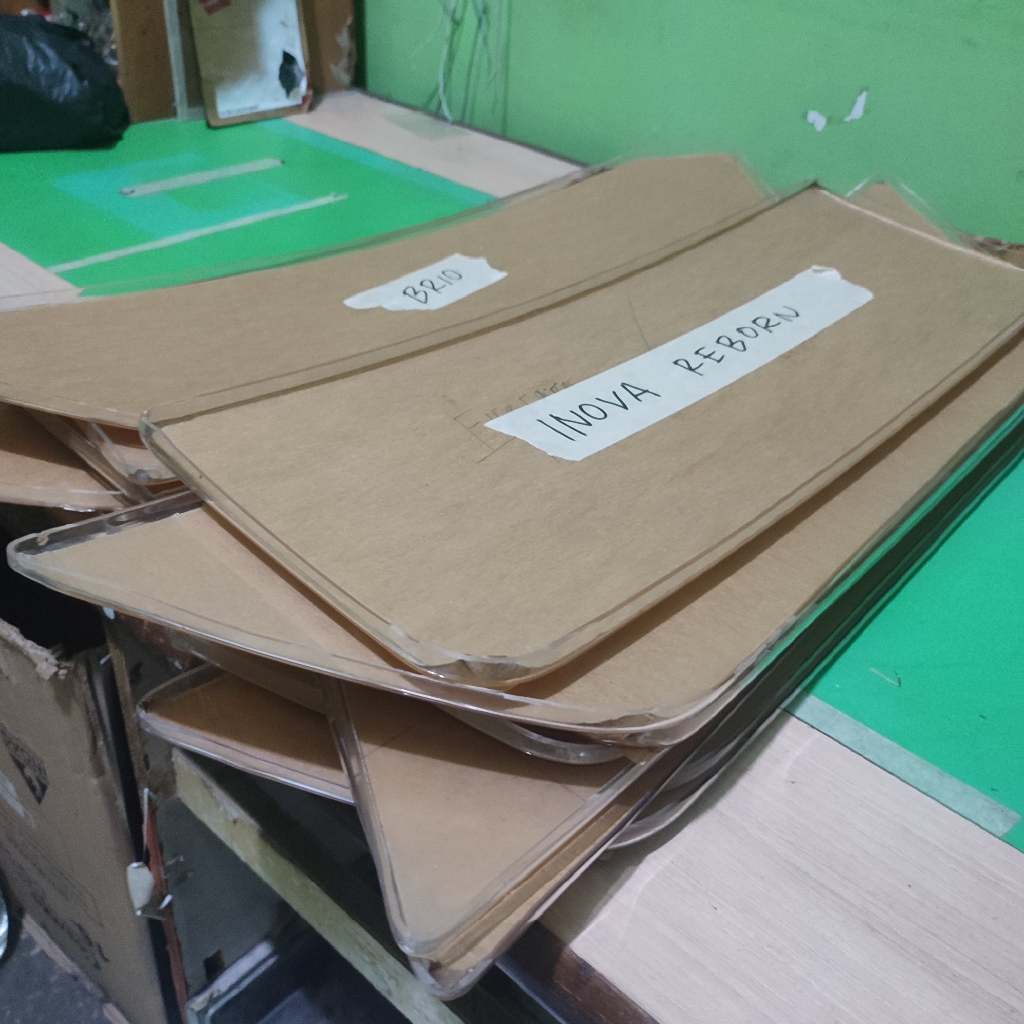 Cover Plat Nomor mika kosongan di tekuk