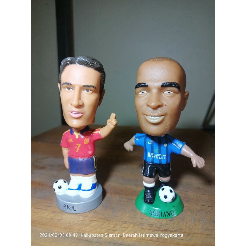 action figure pemain bola kepala goyang isi 2 buah raul dan adriano