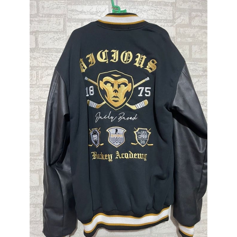 Varsity Dailybased Likenew