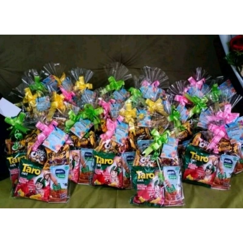 

PAKET SNACK ULANG TAHUN (BELI 50 FREE 5)