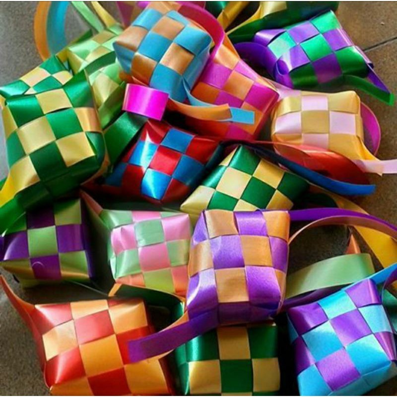 1 Lusin (12 pcs) Ketupat hiasan Lebaran (5 cm)/ketupat hiasan mobil/ketupat parcel/ketupat pita