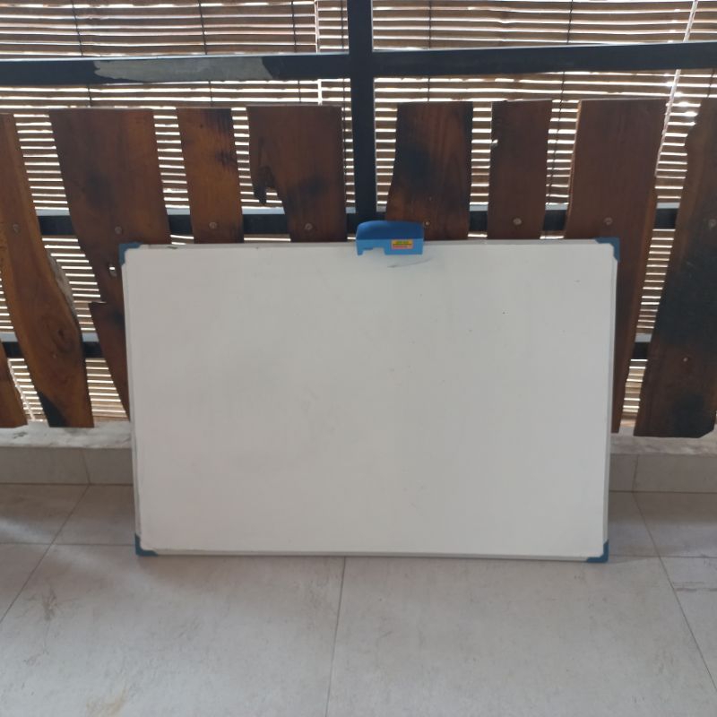 

whiteboard Gantung Non Magnetik 90x60 Preloved / Papan tulis anak Gantung 90x60 Preloved