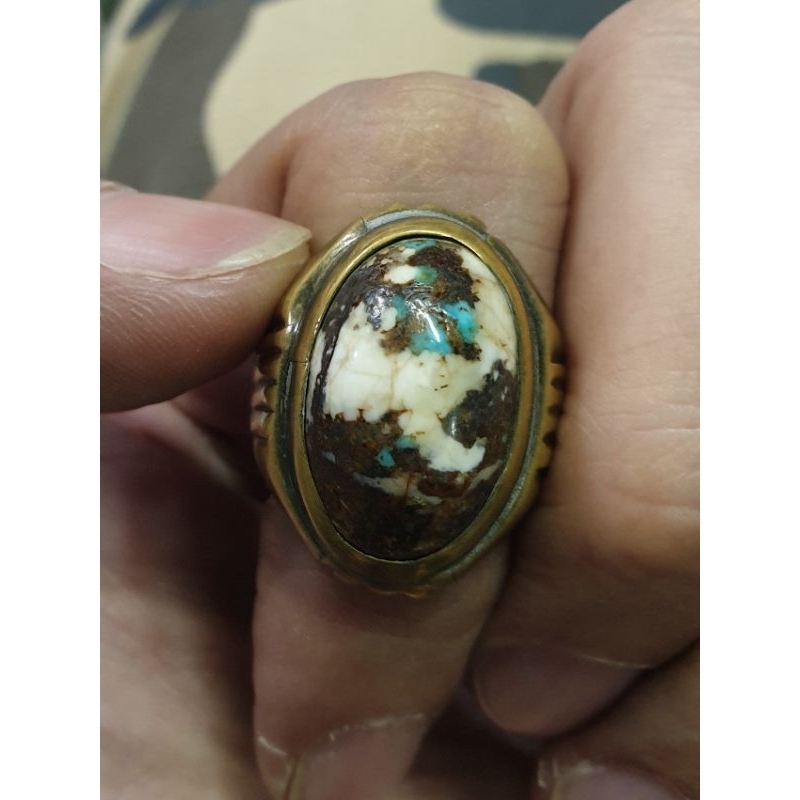 Batu pirus putih biru Langka