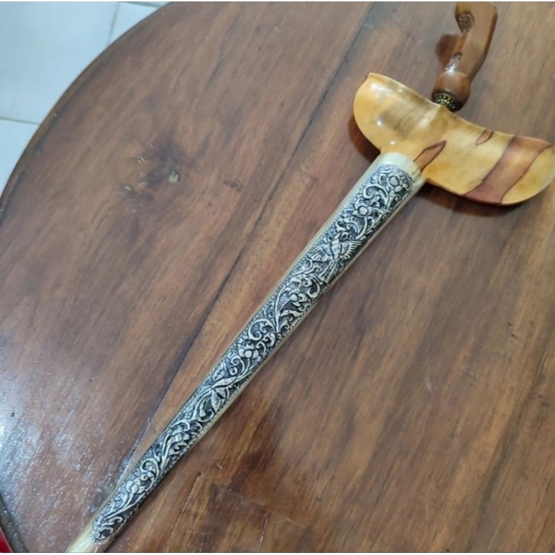 Keris sepuh pamor batu lapak