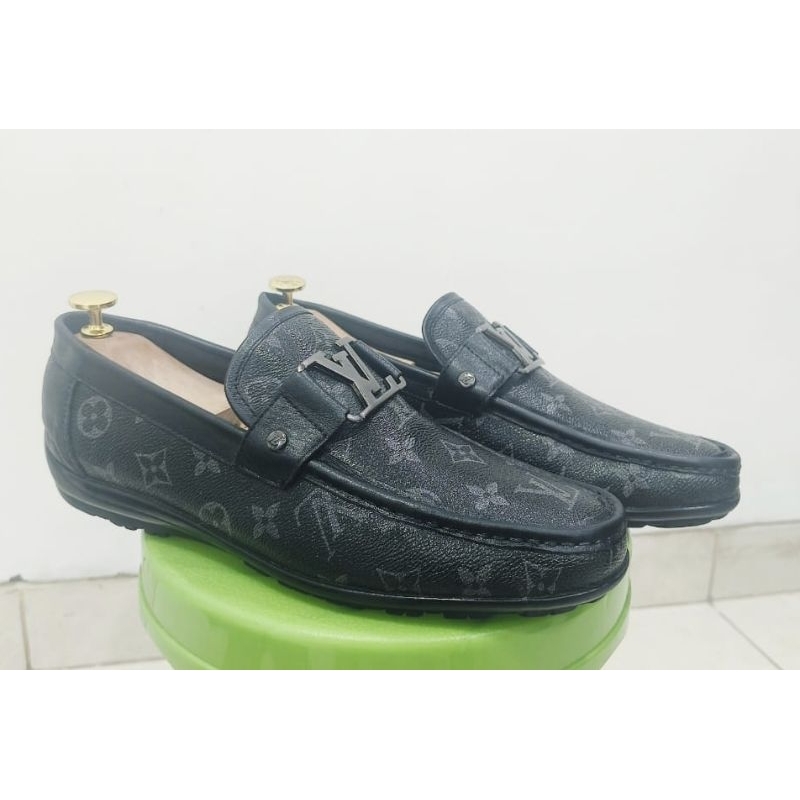 Sepatu Loafers Vuitton Kulit Second