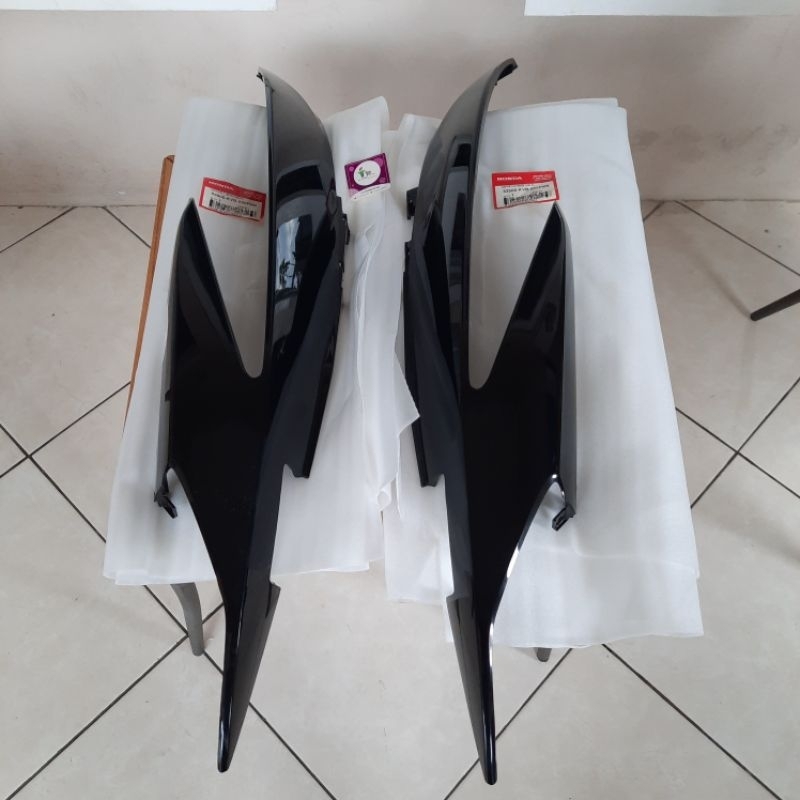 Cover Body Belakang Samping Hitam Vario Karbu 110 Original AHM