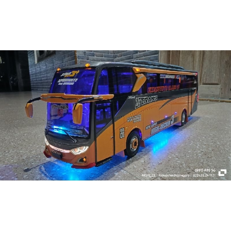 Miniatur Bus SKALA 1:18 27 TRANS