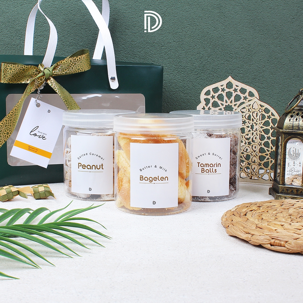 

Hampers Premium / Gift Box Kue kering / kado Hampers Lebaran Idul Fitri - Free Greeting Card + Tasbih Digital