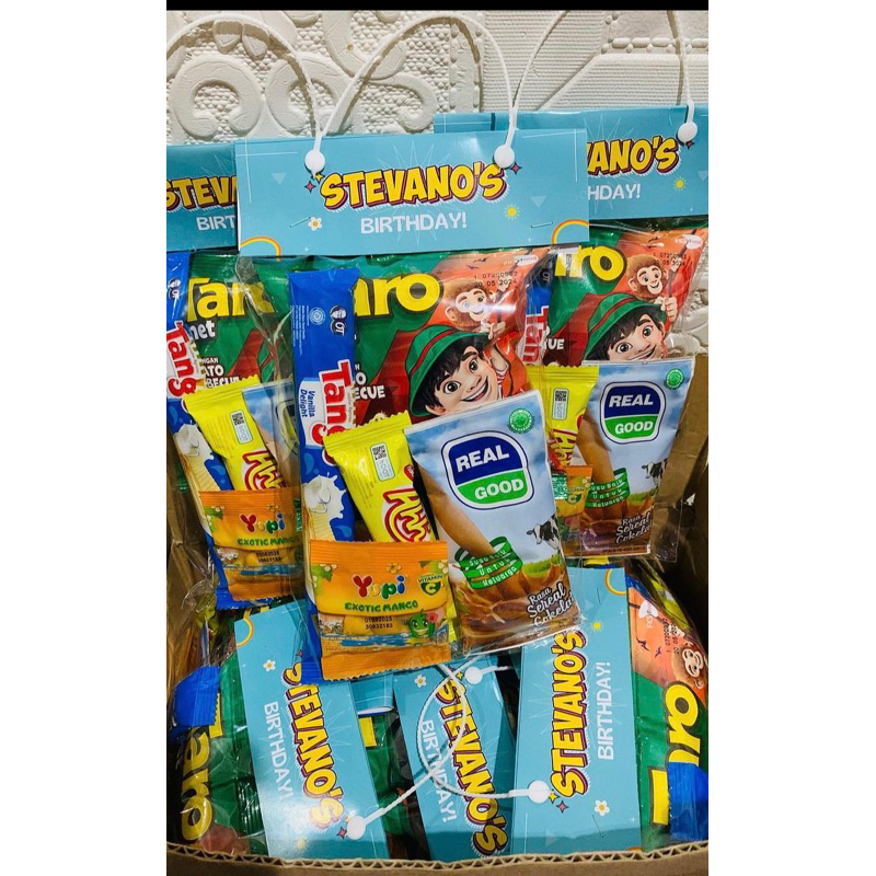 

Bingkisan ulang tahun paketan snack anak ultah label tag CUSTOM