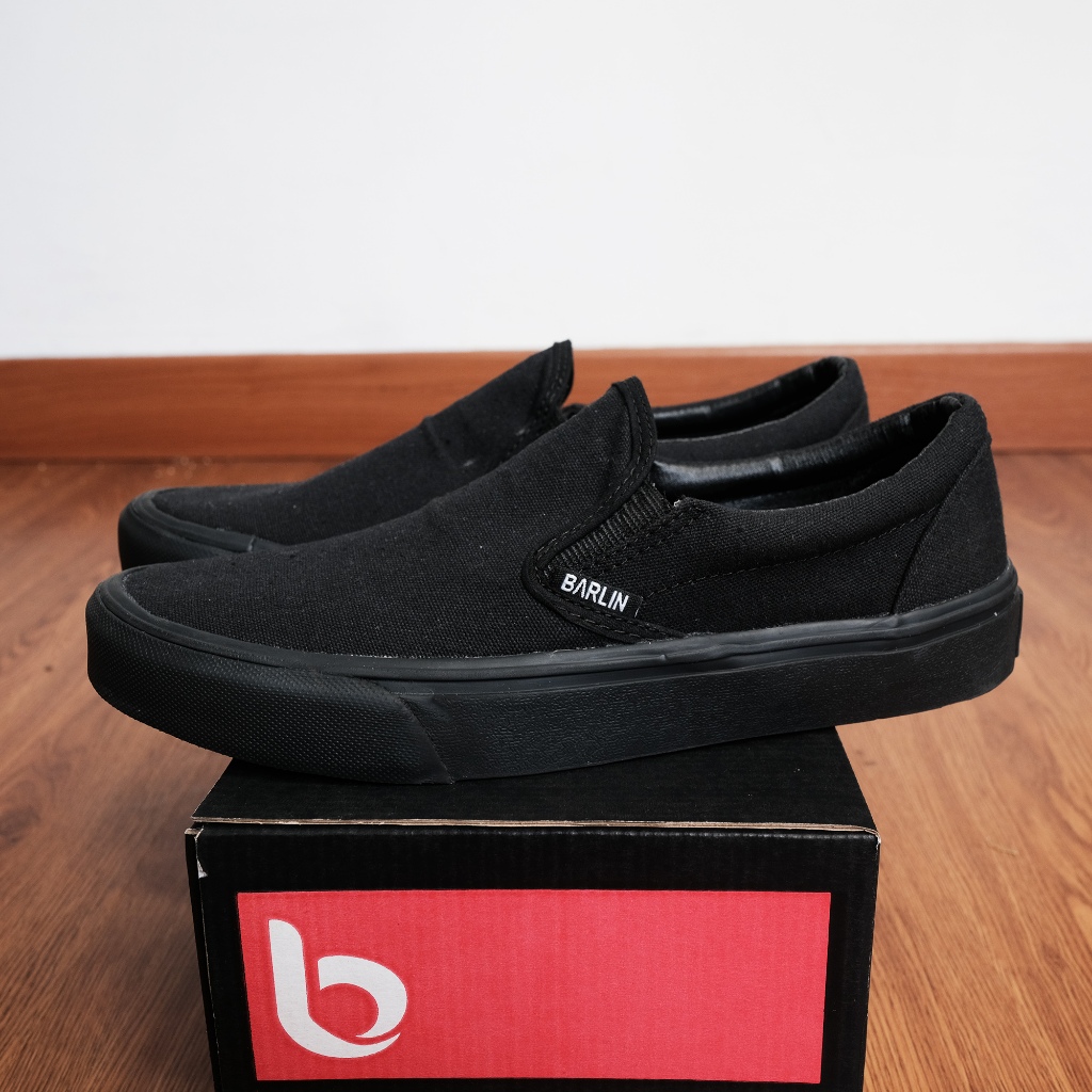 Sepatu Slip On All Black Casual Original Pria Wanita