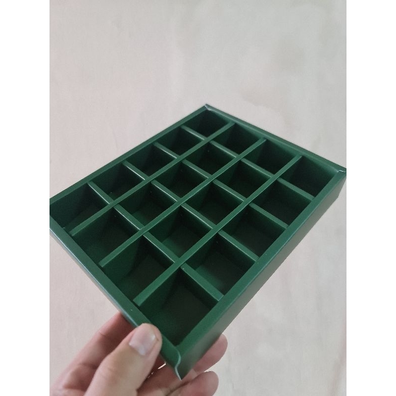 

Dus Idul Fitri Nastar Sekat 20 uk. 3.5x3.5x3.5 cm " KETUPAT " ( 1 Pack isi 5 pcs dus )
