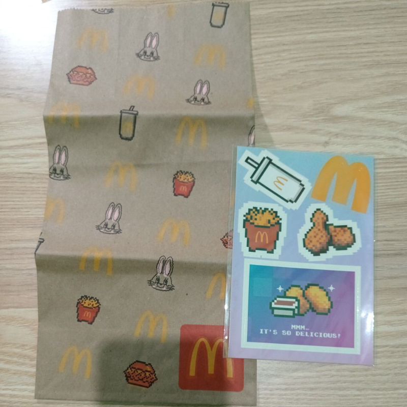 

MCD x NEWJEANS : PAPER BAG AND STICKER [SET]