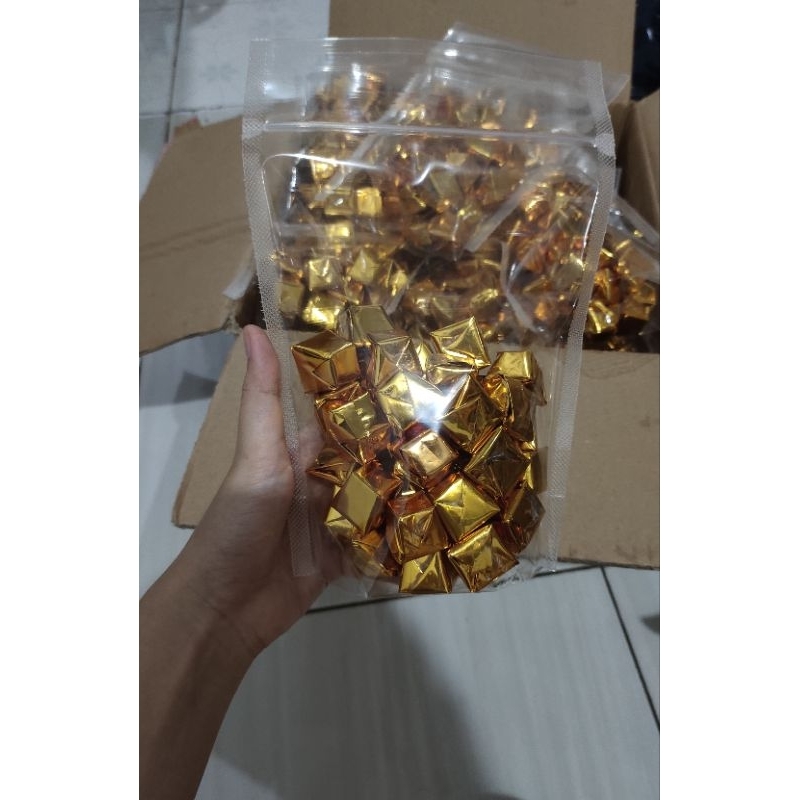 

Coklat Almond Balok Piramid Delfi Kiloan || 350gr