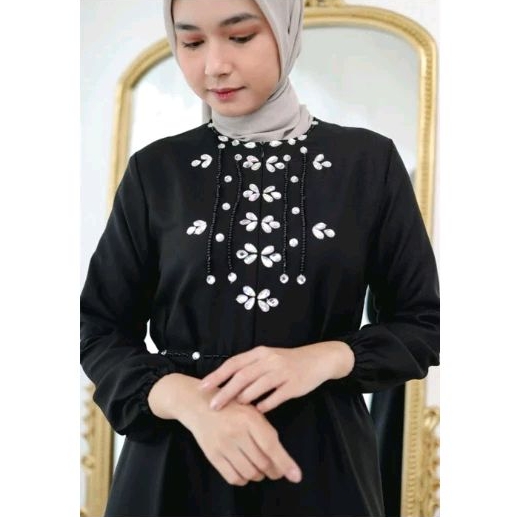 Lish | Gamis Hari Raya | Dress Hari Raya aksen manik manik mewah Gamis warna putih Gamis warna hitam