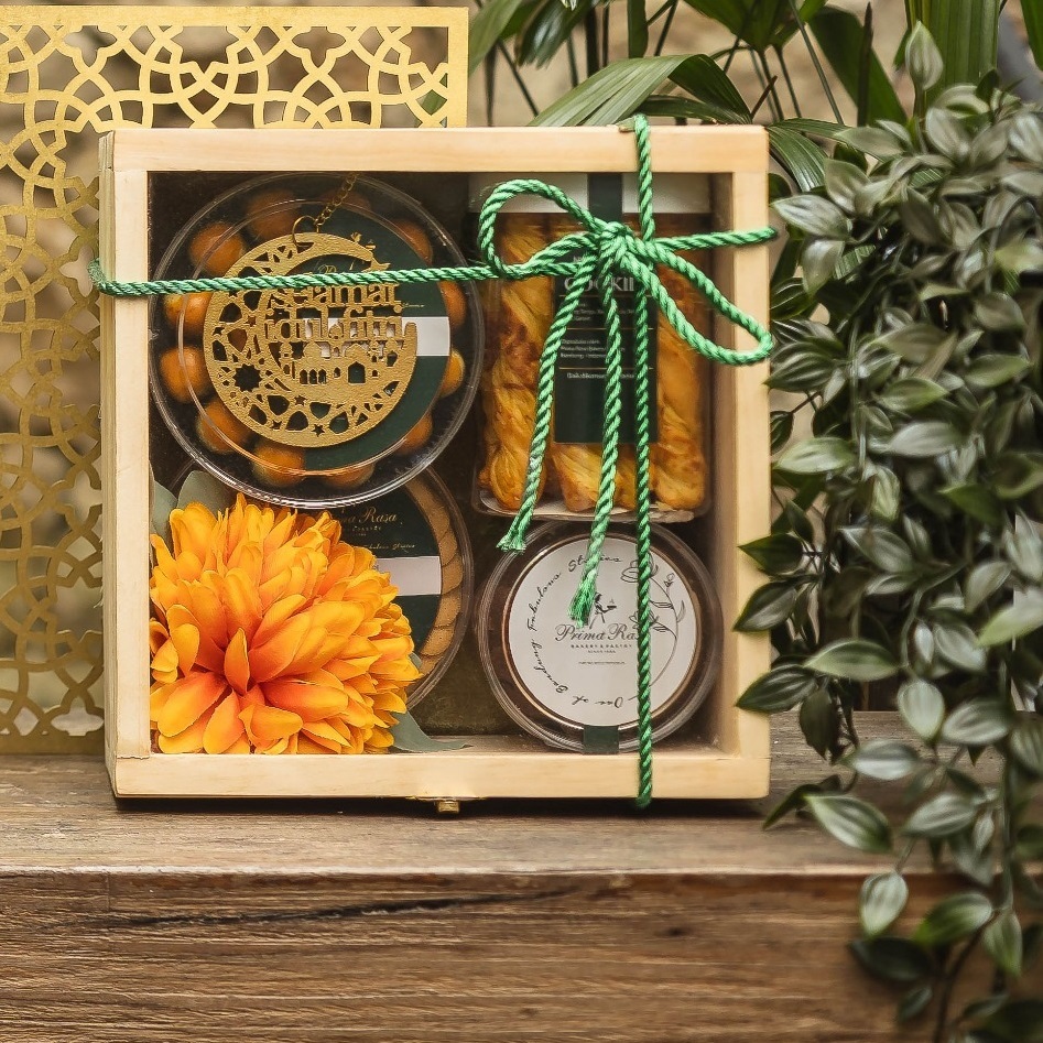 

READY JAKARTA 24 MAY 2025 - PRIMA RASA BANDUNG HAMPER B NATAL CHRISTMAS HAMPERS SALE PROMO PAKET HADIAH OLEH OLEH PACKAGE IDUL FITRI RAMADAN LEBARAN EID MUBARAK KAREEM RAMADHAN FESTIVE SEASON CNY CHINESE NEW YEAR MOONCAKE IMLEK GIFT BOX